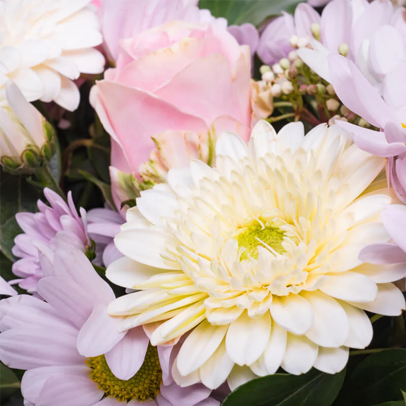 Pink-and-White-Wreath-TH3_800x